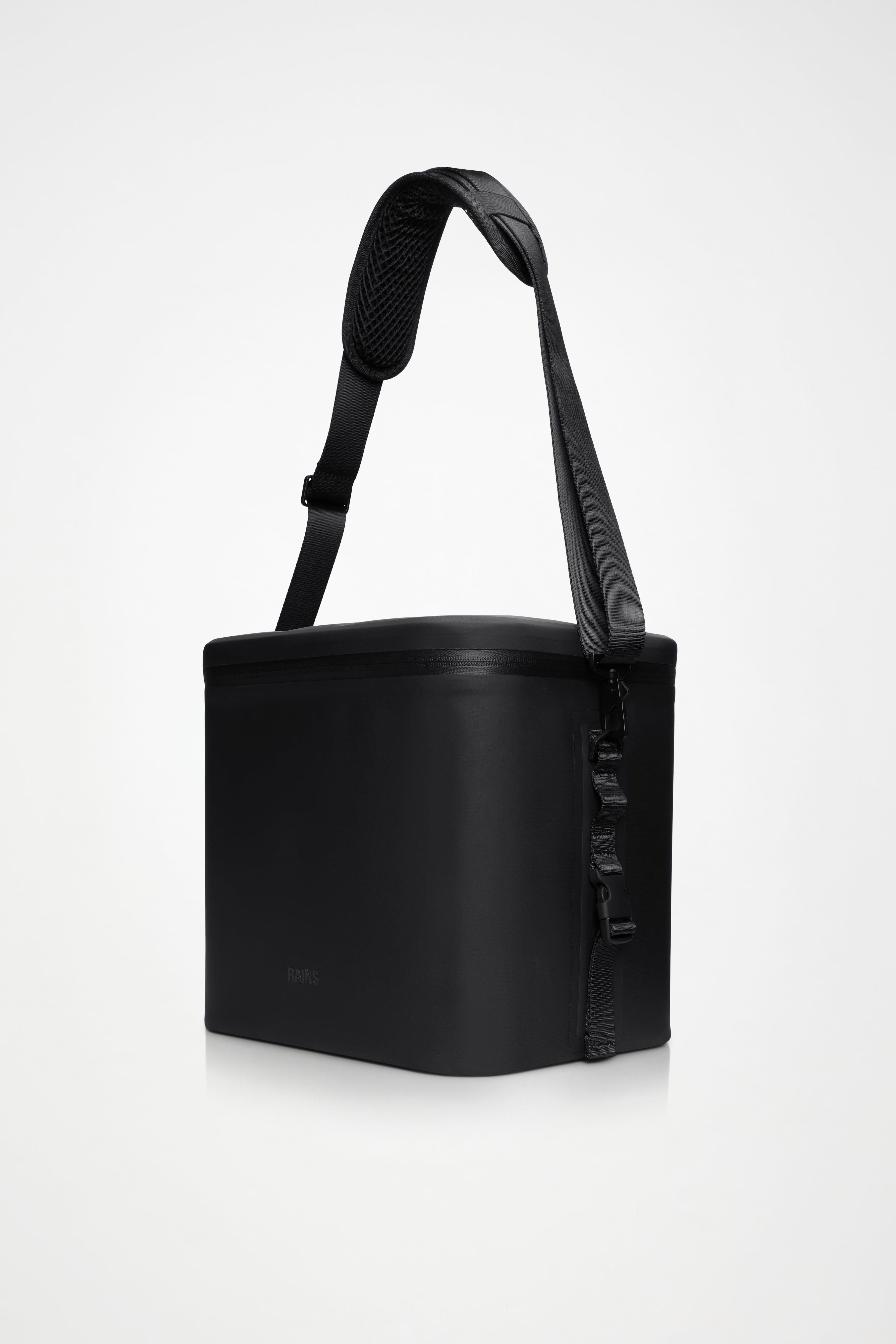 RAINS Cooler Bag Black