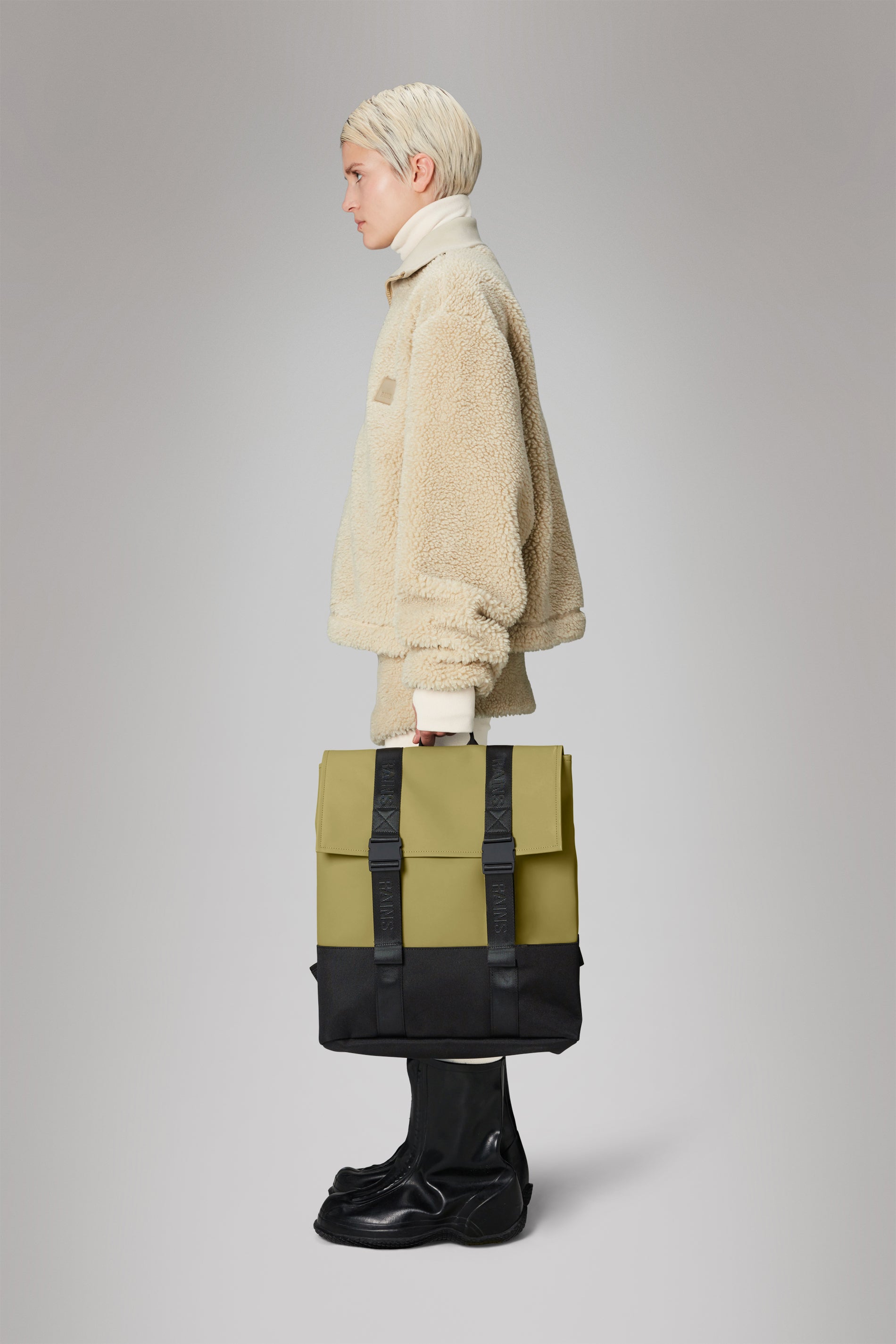 RAINS Trail MSN Bag Khaki 21.50L H40 x D14.50 x W37 cm Backpack