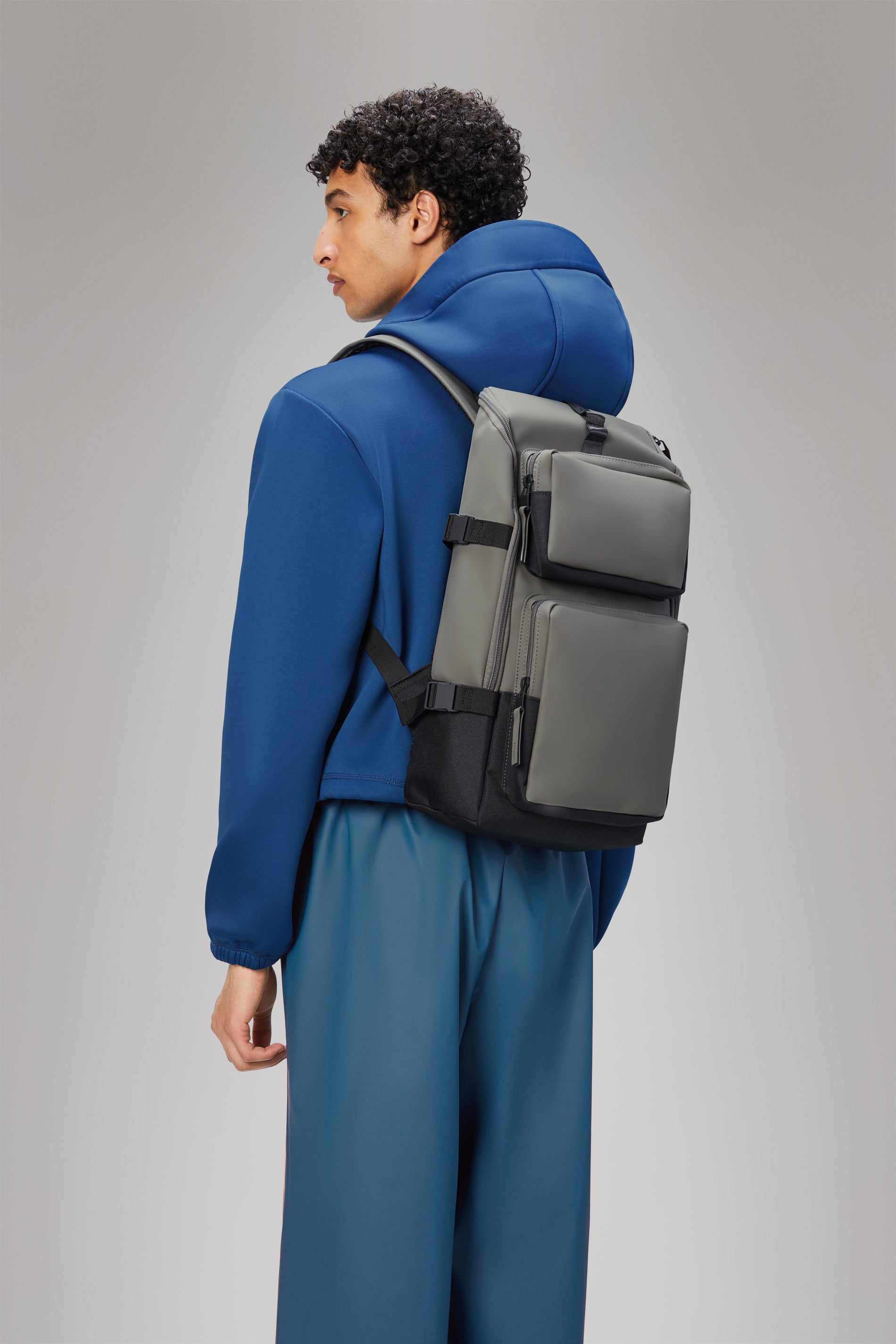 RAINS Trail Cargo Backpack Grey 14L H45 x D12 x W26 cm Backpack