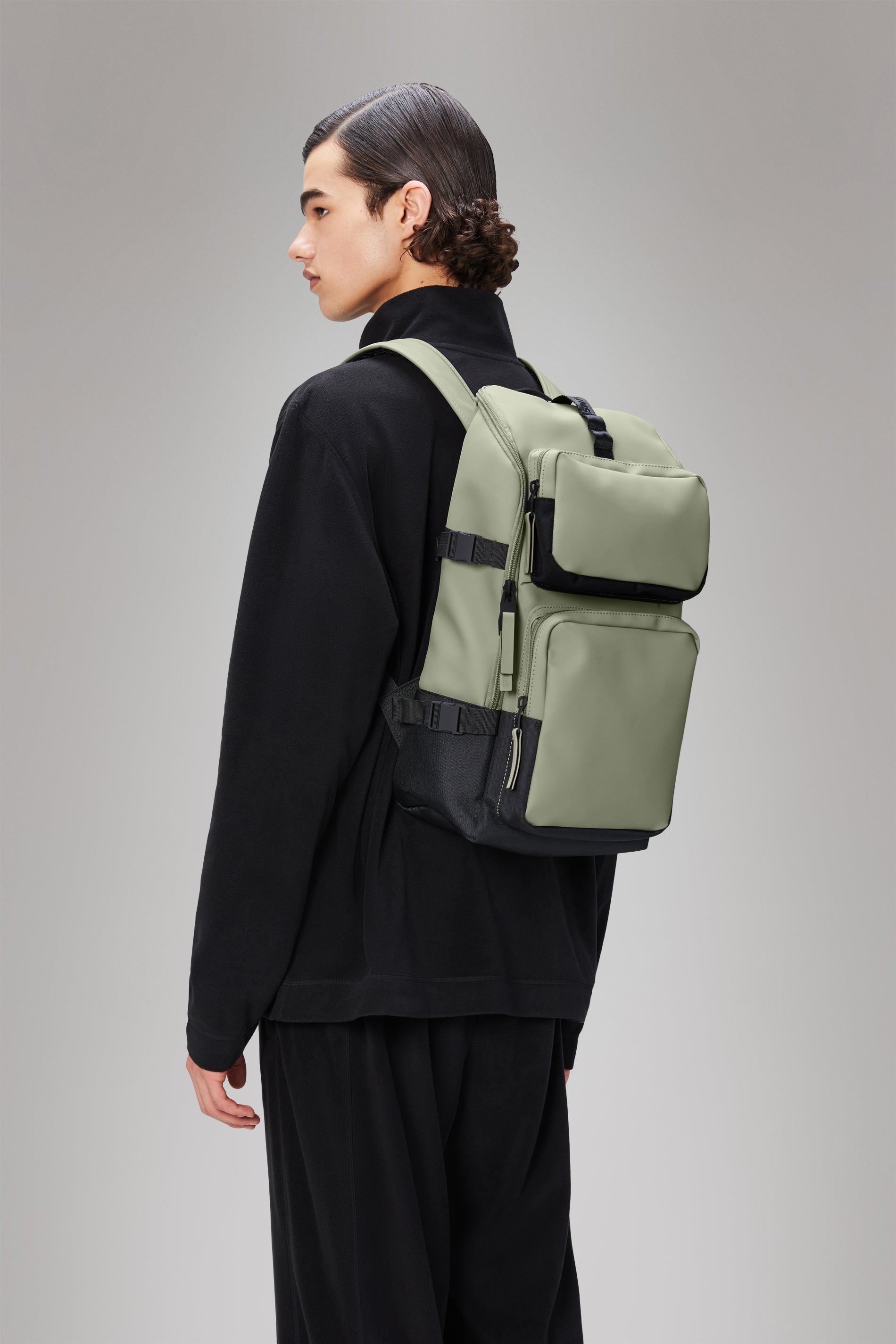 RAINS Trail Cargo Backpack Drift 14L H45 x D12 x W26 cm Backpack