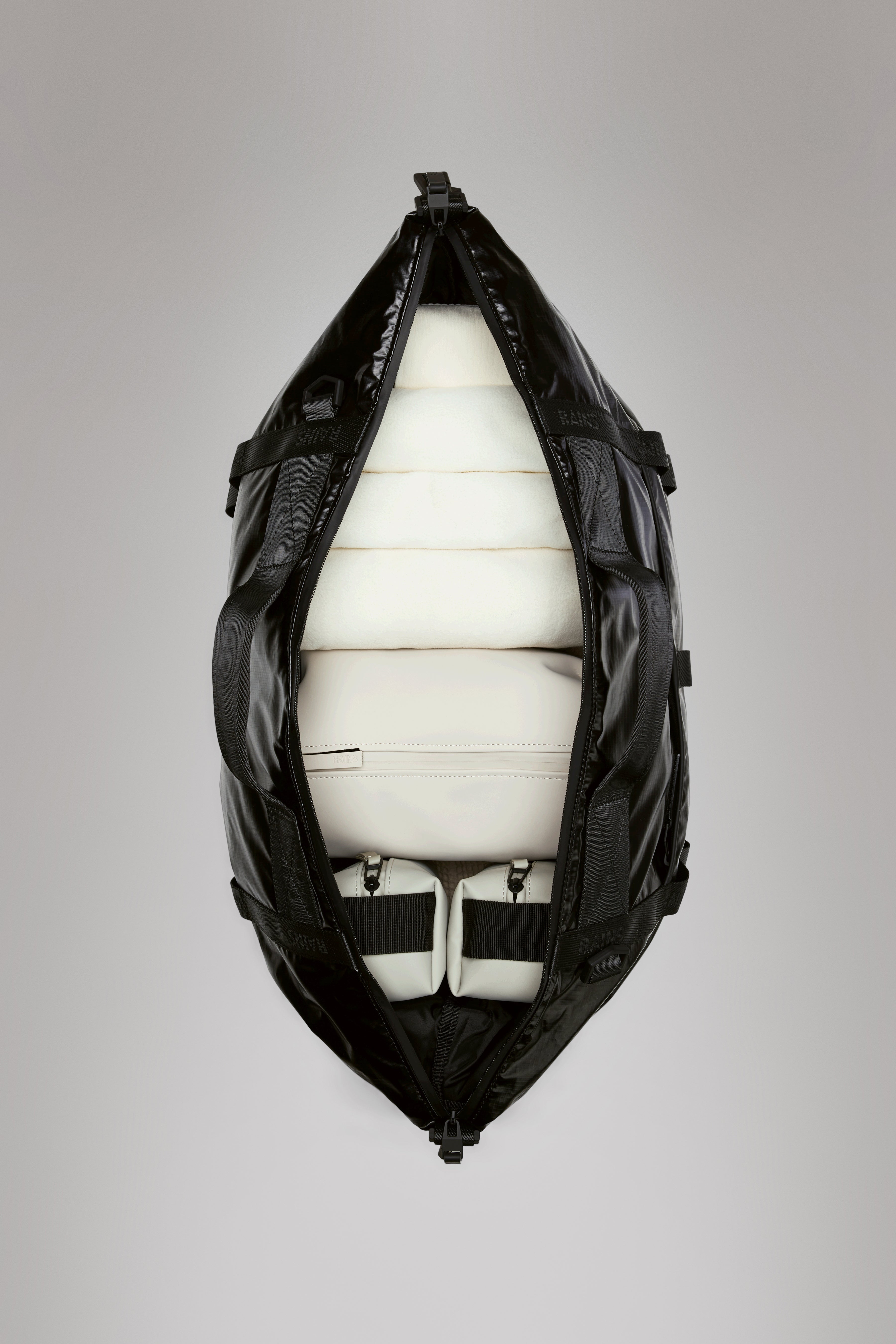 RAINS Sibu Weekend Bag Black 44L H29 x D26 x W58.50 cm Weekender