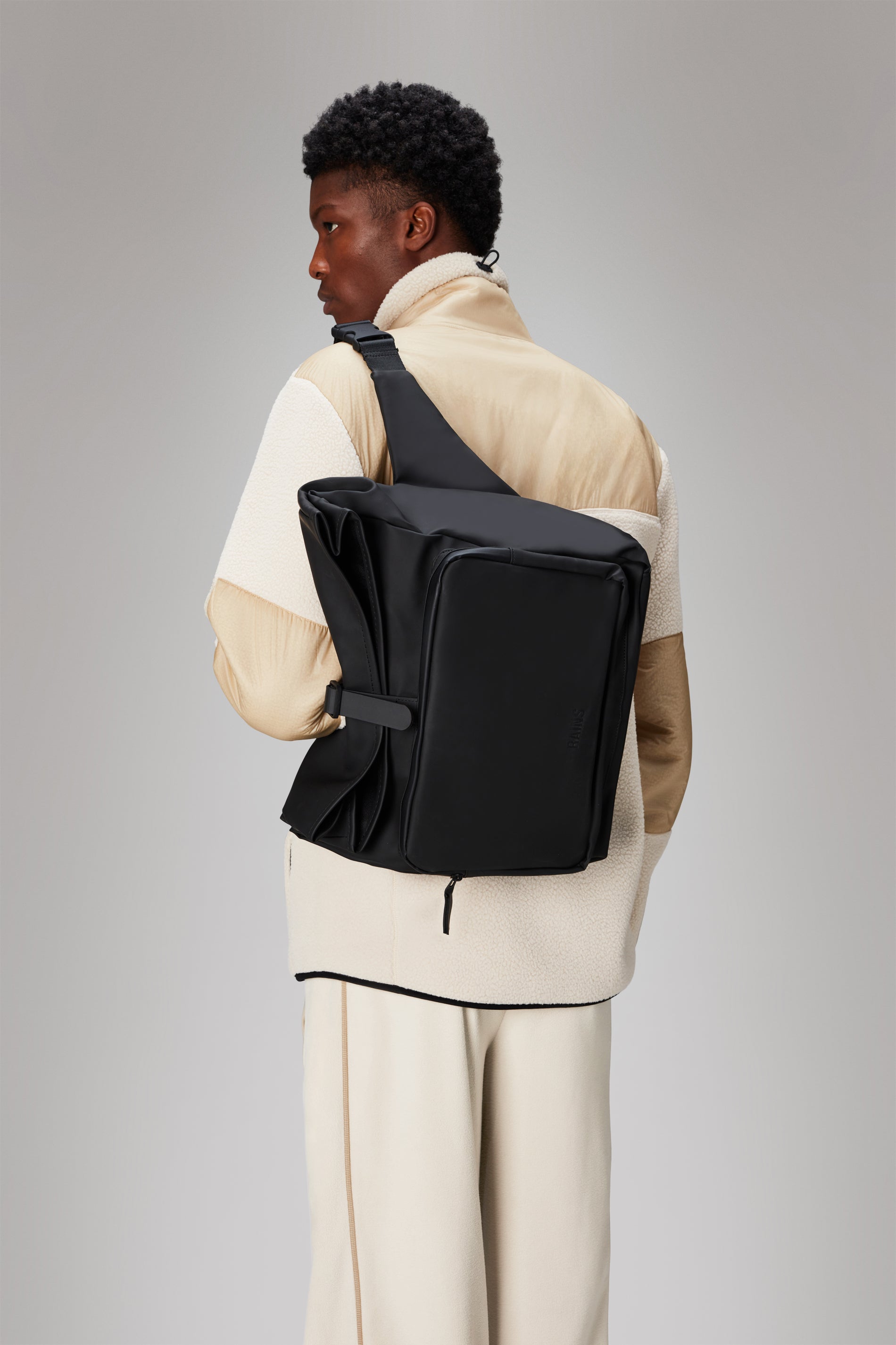 Rains Rolltop Commuter Bag Messenger 01 Black