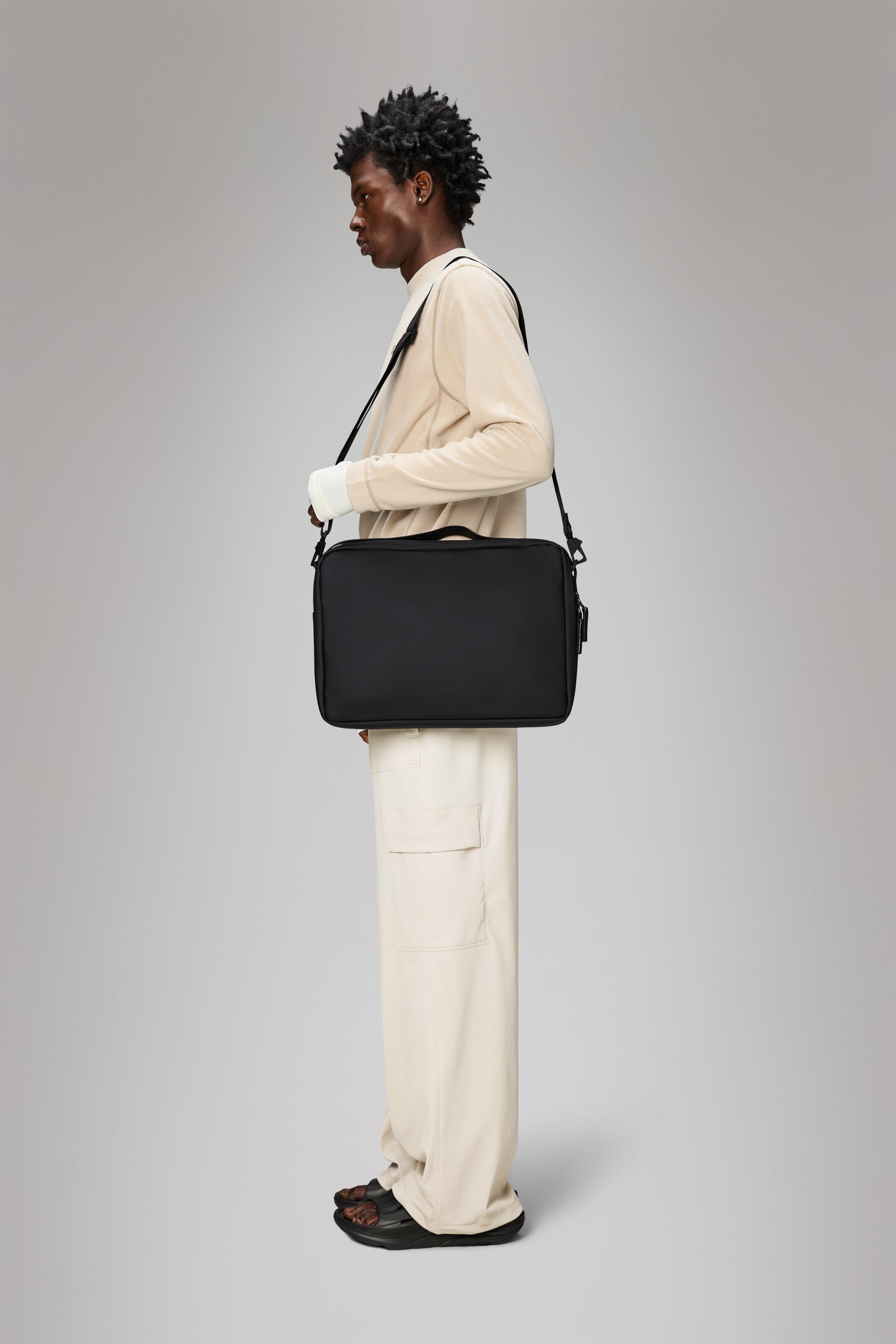 RAINS Laptop Bag 15″/16″ Black 6L H28 x D5.50 x W39 cm Laptop bag