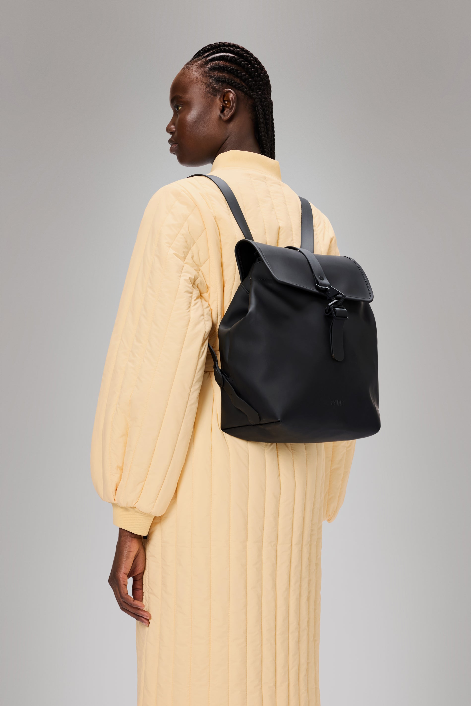 RAINS Bucket Backpack Black 12L H30 x D17 x W25 cm Backpack