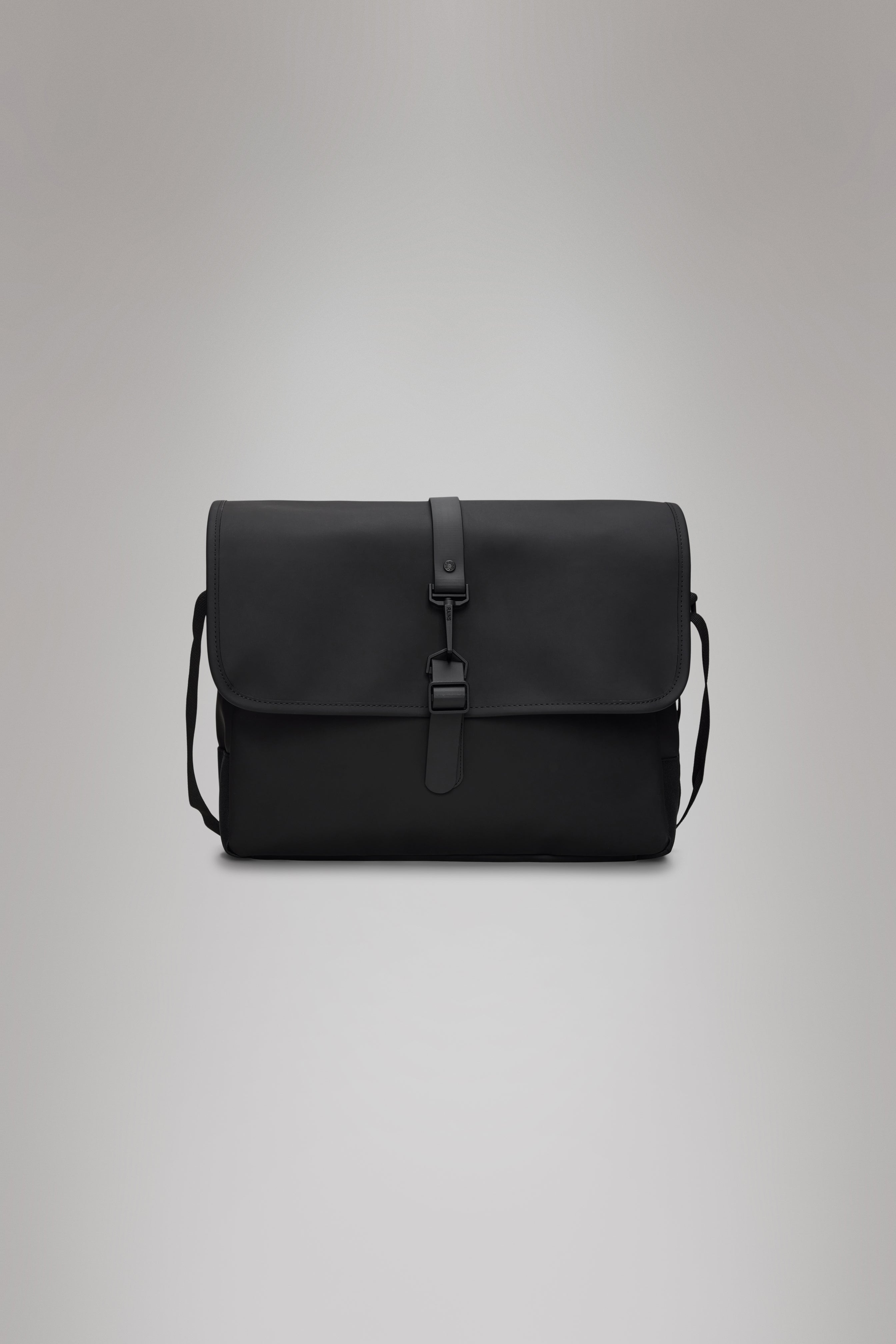 RAINS Messenger Bag Black 11L H30 x D10 x W38 cm Messenger