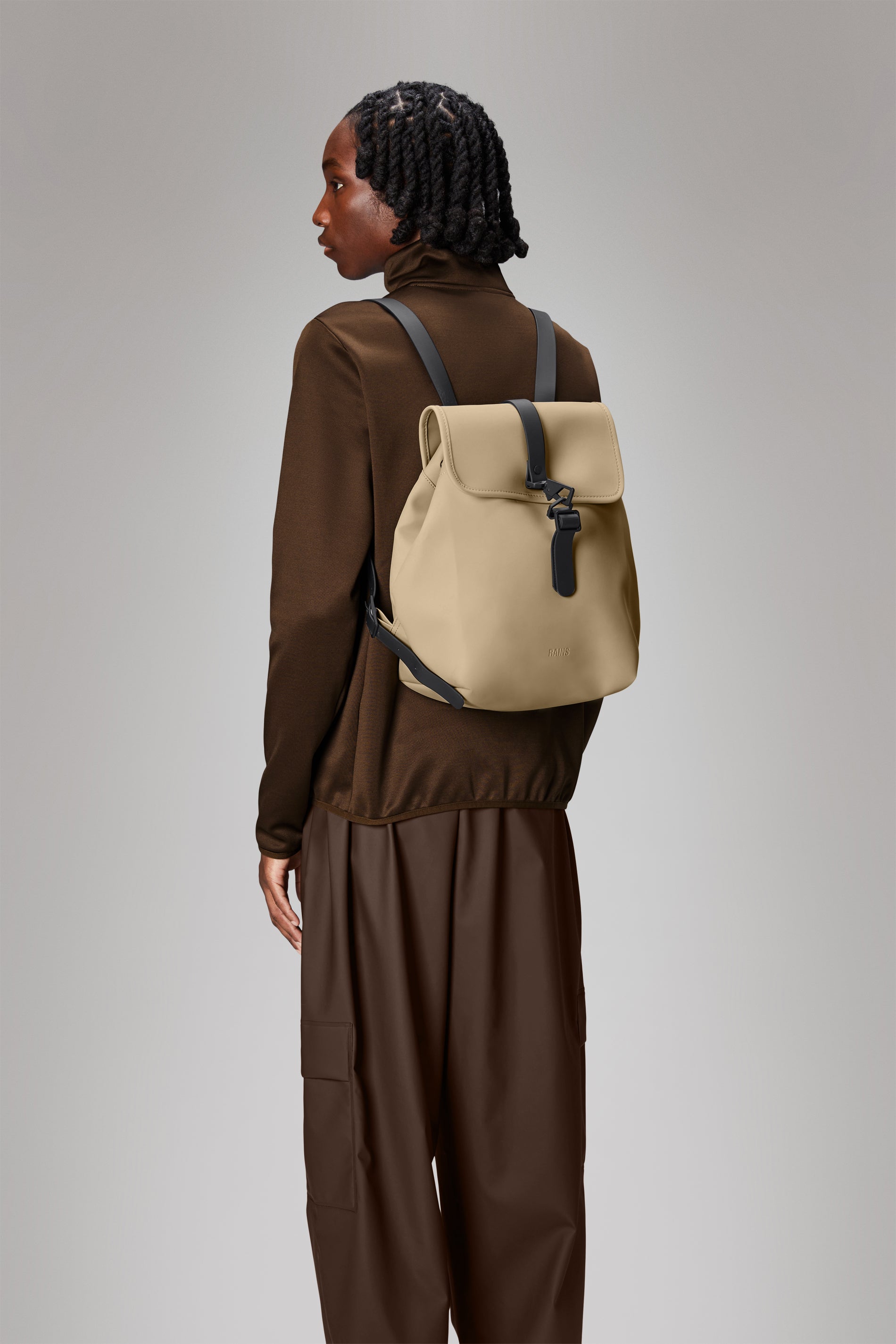 RAINS Bucket Backpack Sand 12L H30 x D17 x W25 cm Backpack