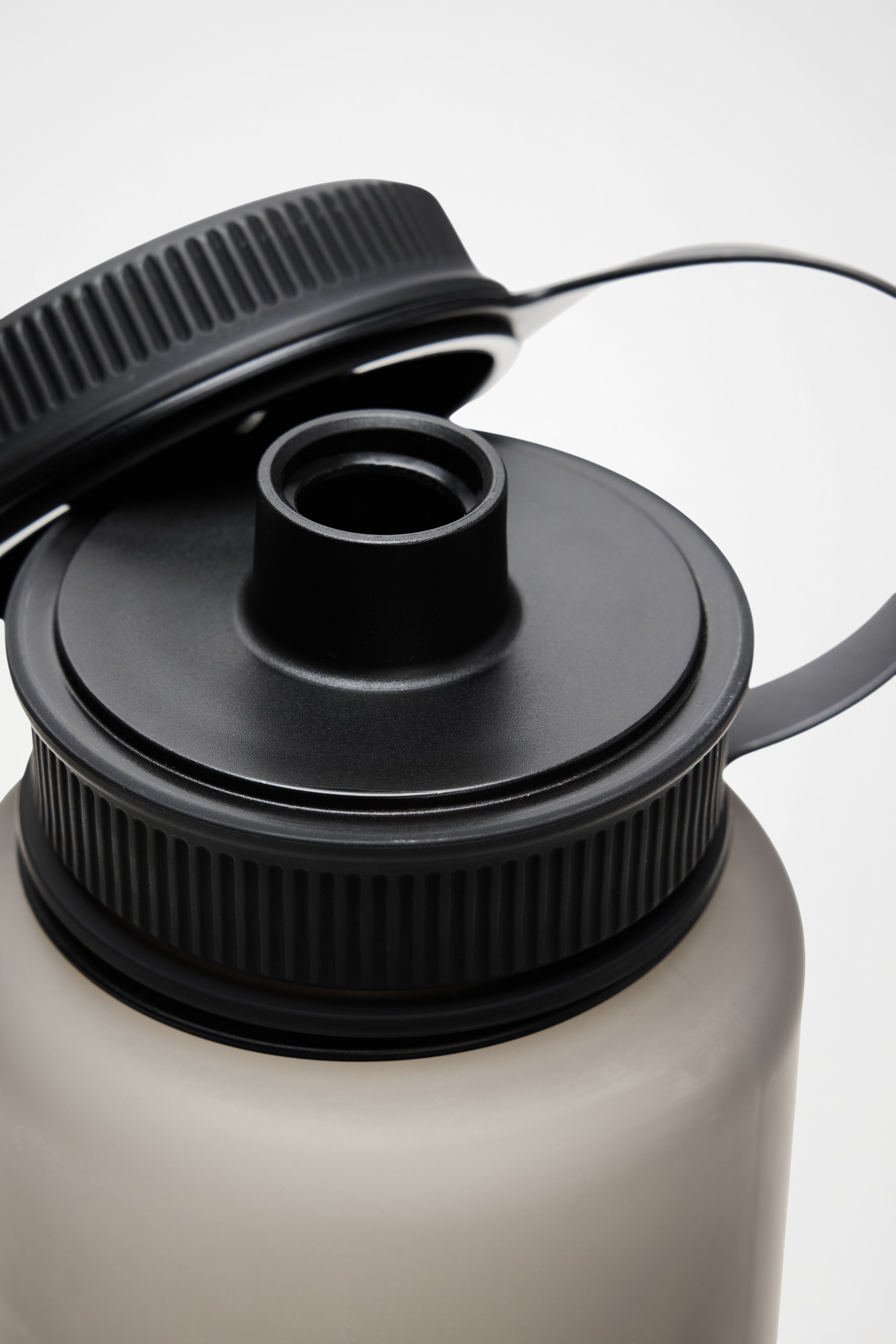 RAINS Water Bottle 900ml Black