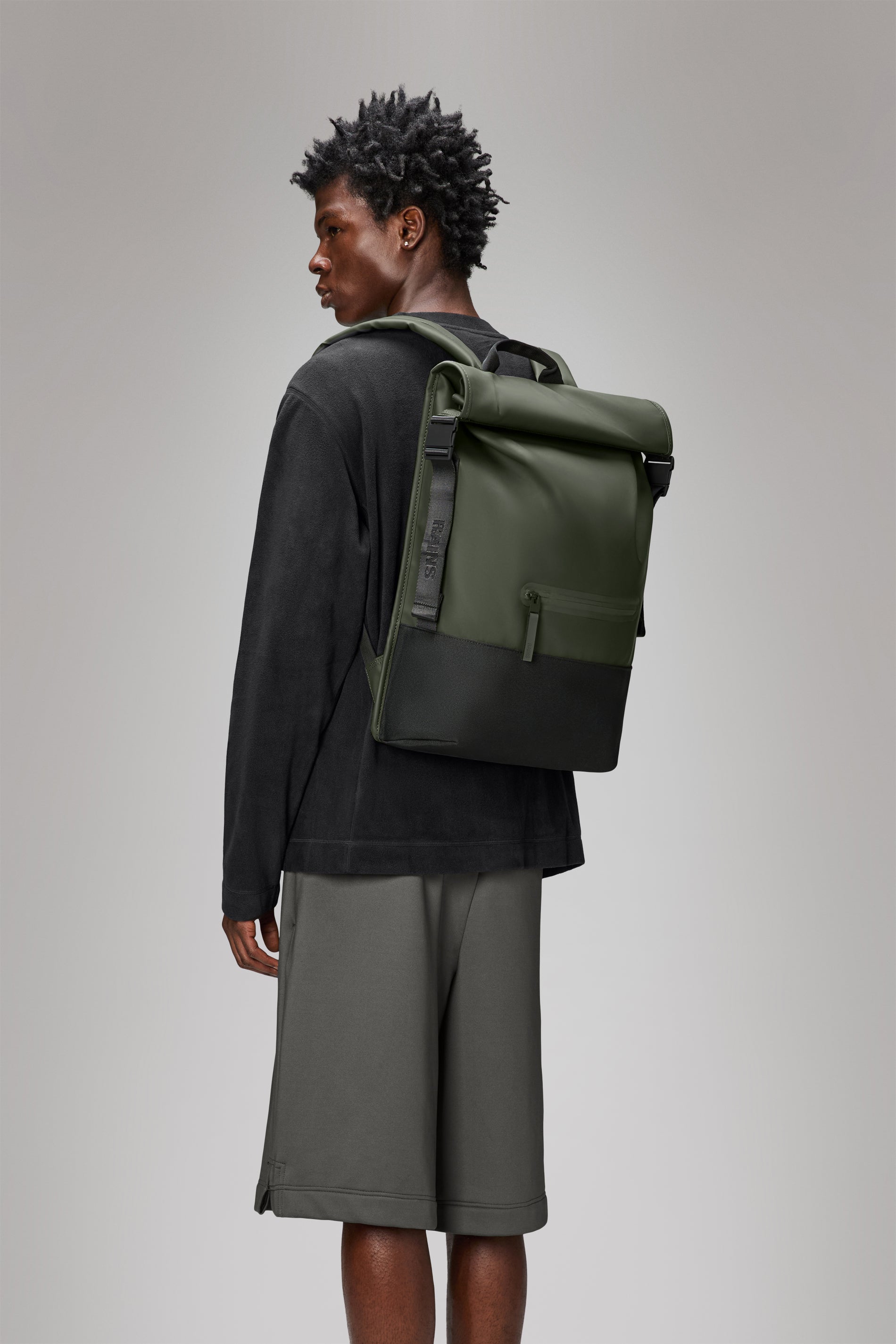RAINS Trail Rolltop Backpack Green 22L H47 x D13 x W36 cm Backpack