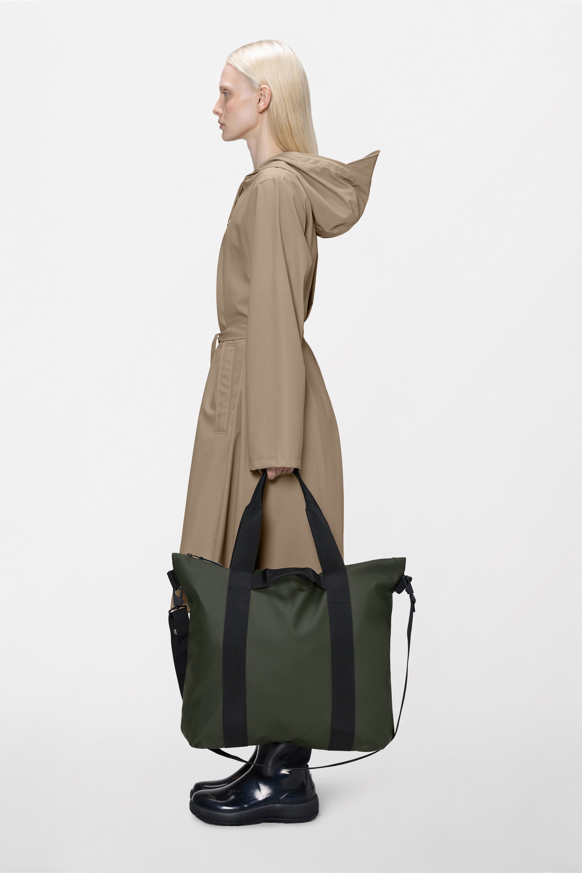 RAINS Tote Bag Green 22L H44 x D11 x W44 cm Tote