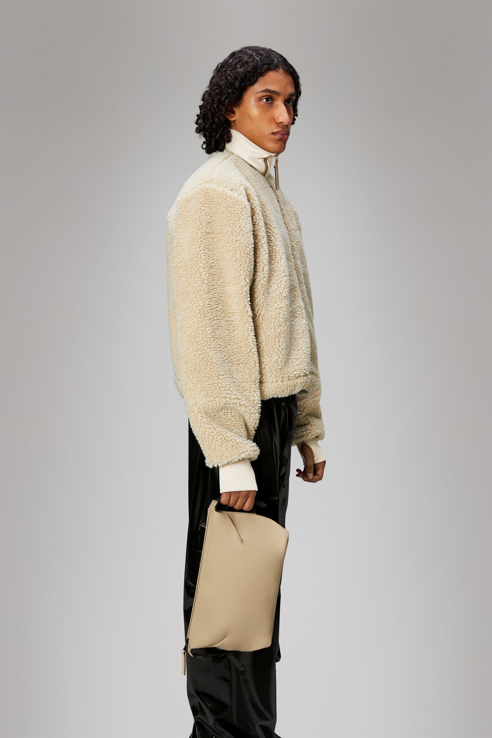 RAINS Hilo Wash Bag Sand 4.40L H14 x D12 x W26 cm Washbag