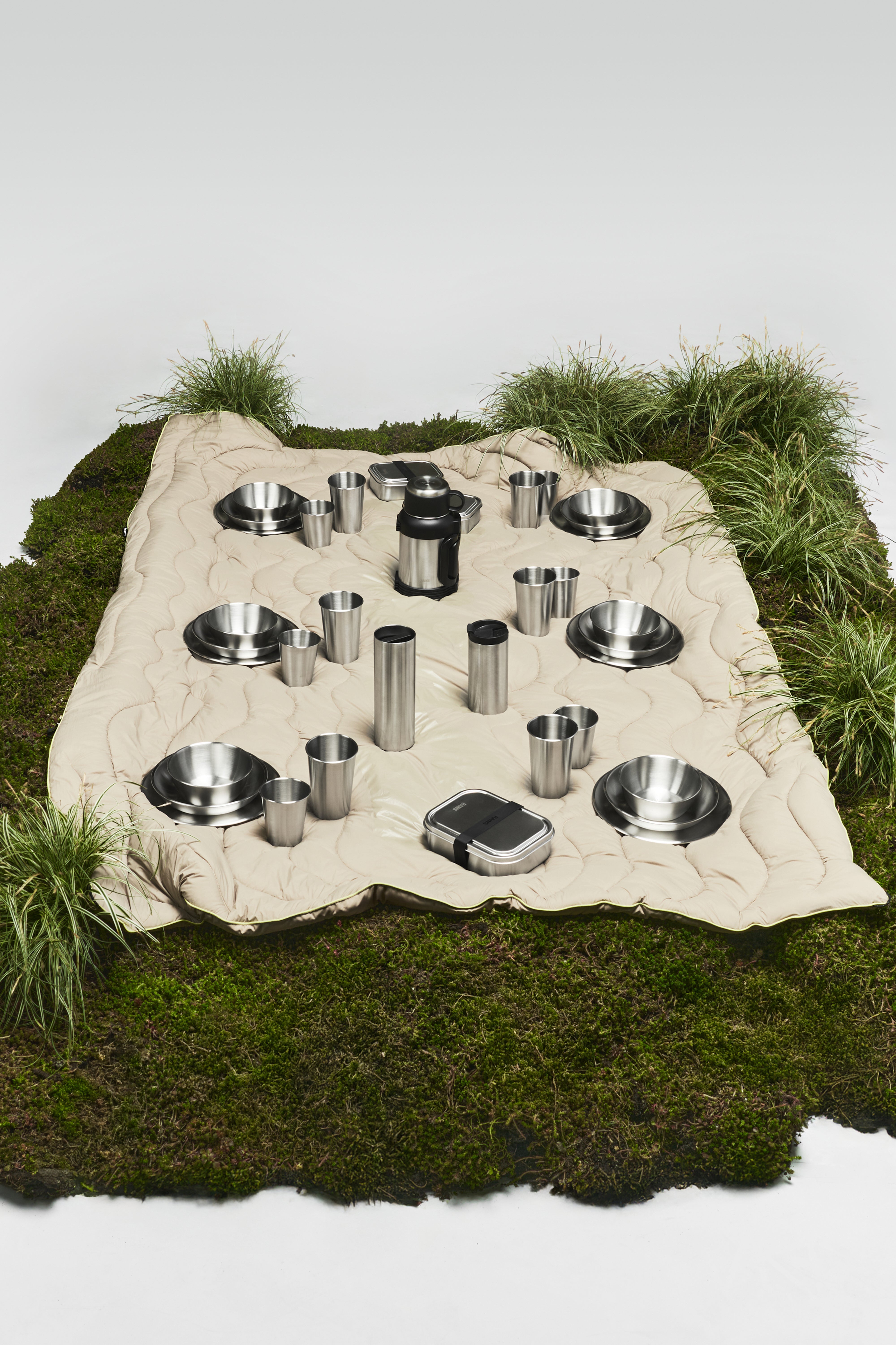 RAINS Puffer Blanket Black Picnic Blanket