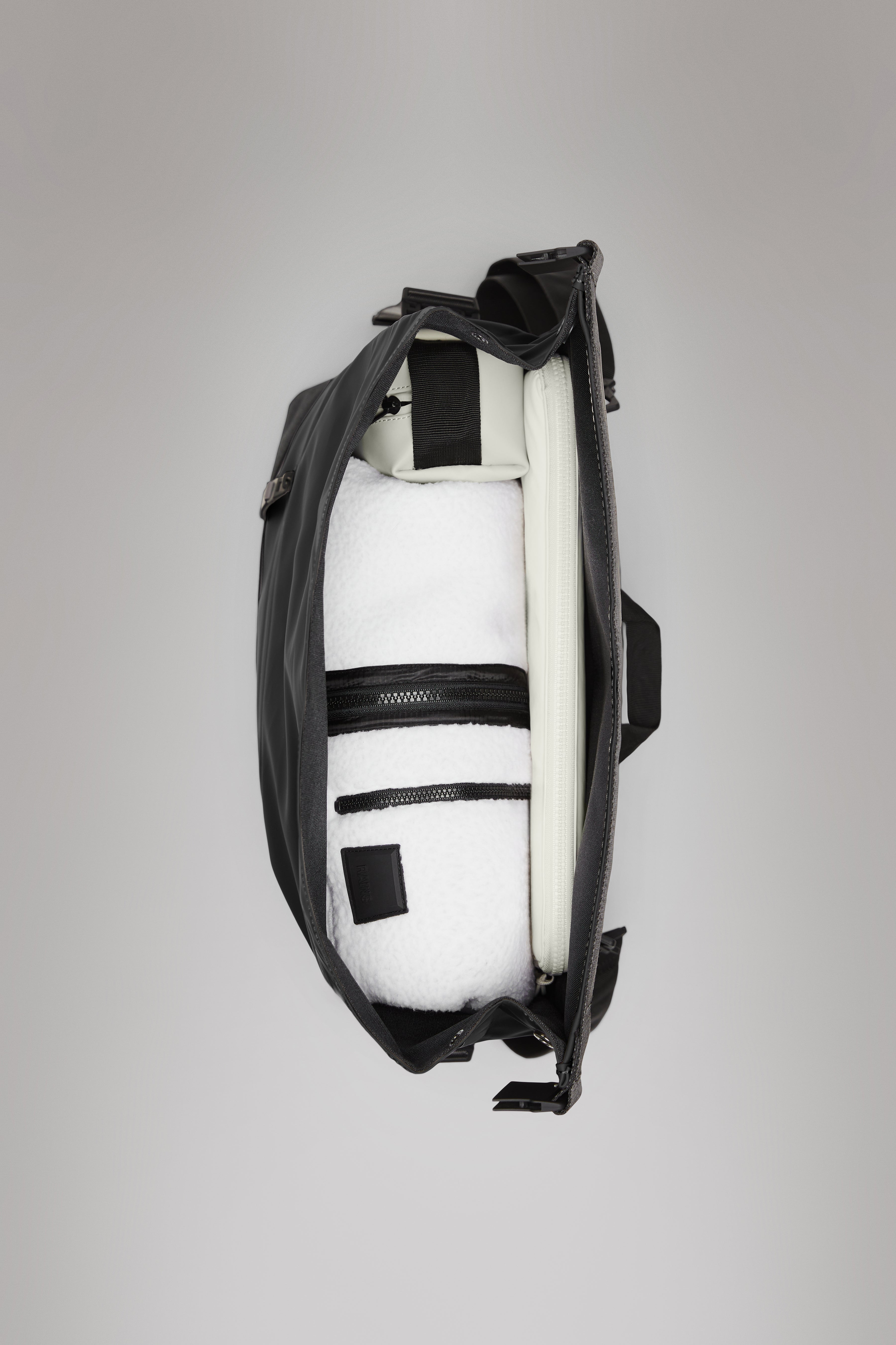 RAINS Trail Rolltop Messenger Bag Black 13L H27 x D12 x W41.25 cm Messenger