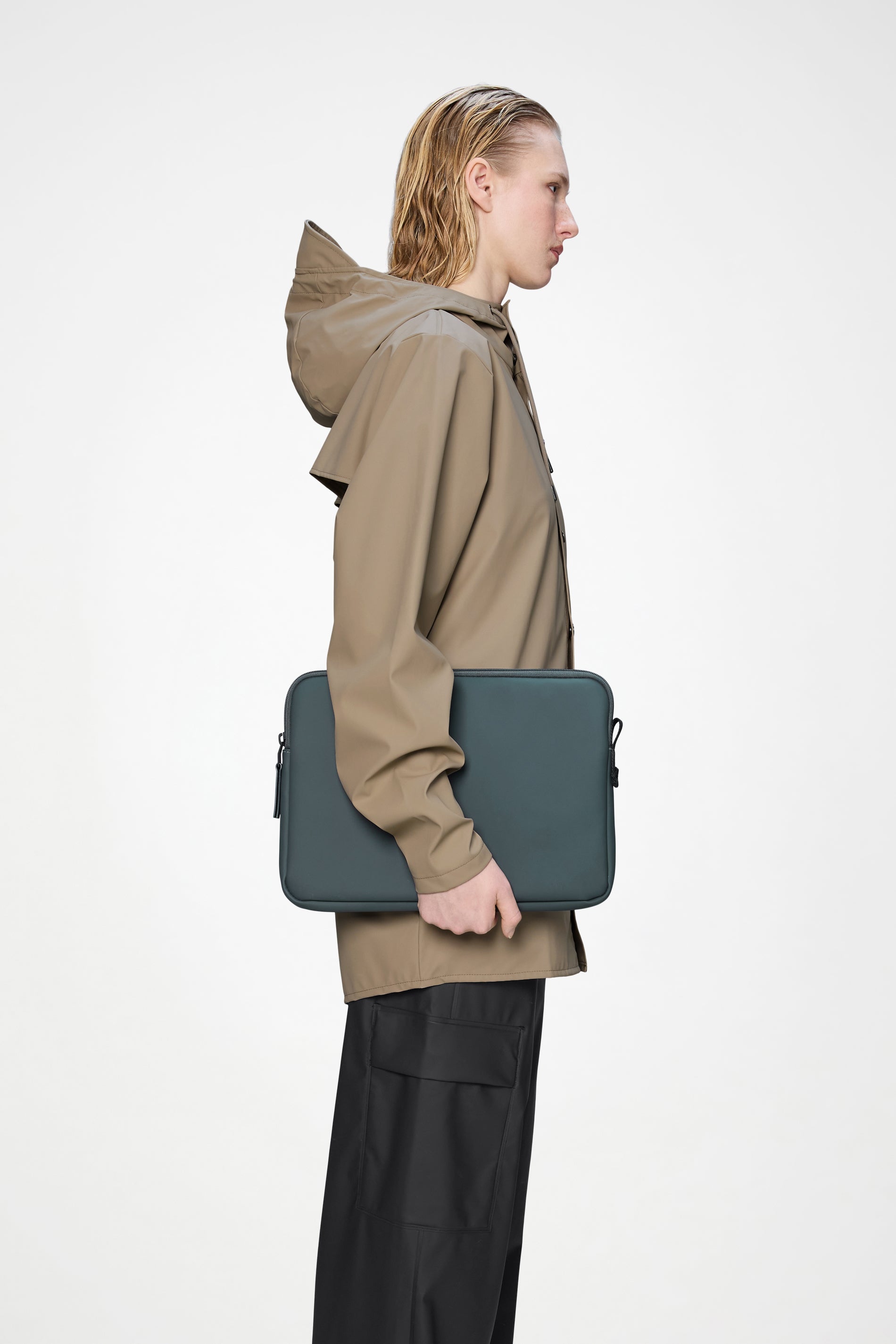 RAINS Trail Laptop Case 13‚Ä≥/14‚Ä≥ Dark Grey 2.20L H25 x D2.50 x W35 cm Laptop Case