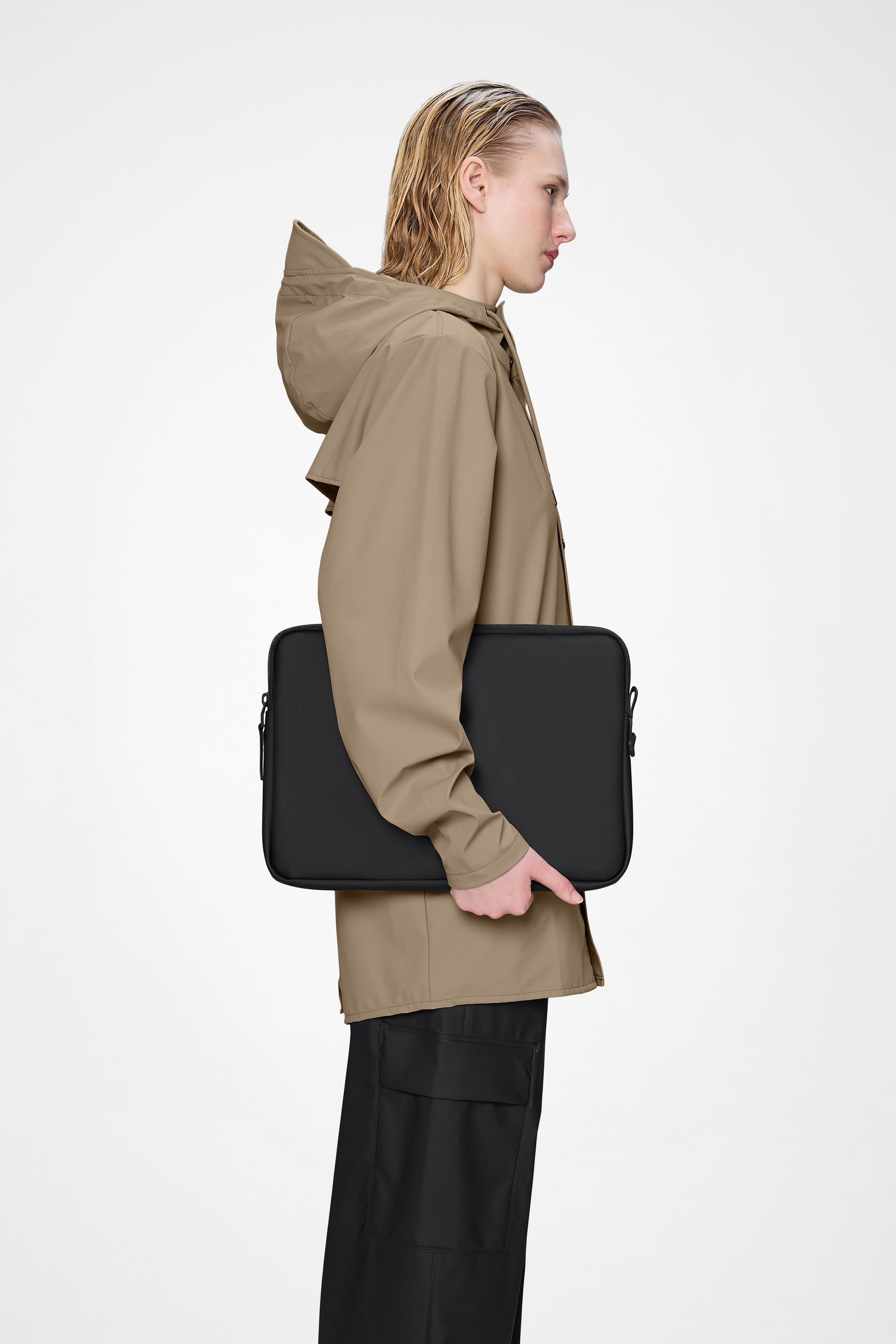 RAINS Trail Laptop Case 15‚Ä≥/16‚Ä≥ Black 2.60L H27 x D2.50 x W38 cm Laptop Case