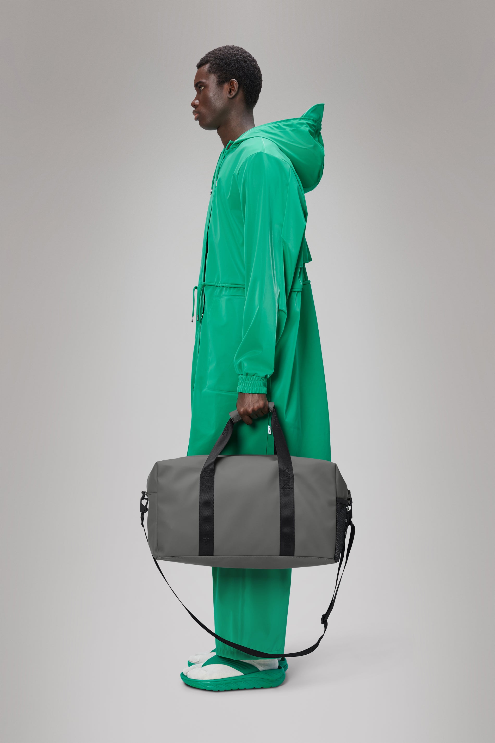 RAINS Trail Gym Bag Grey 26L H25 x D22 x W48.50 cm Weekender