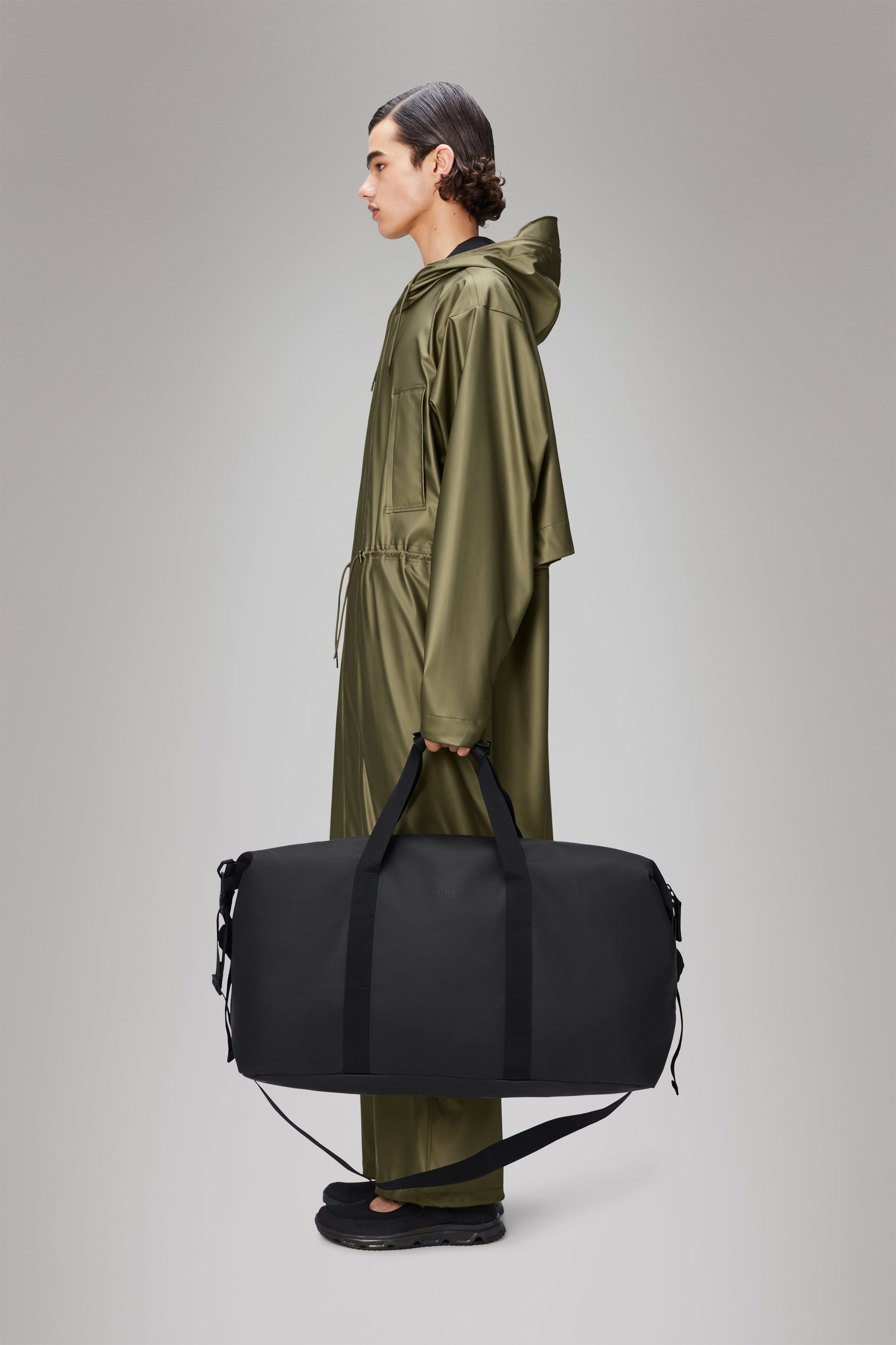 RAINS Hilo Weekend Bag Large Black 47L H29 x D27 x W60 cm Weekender