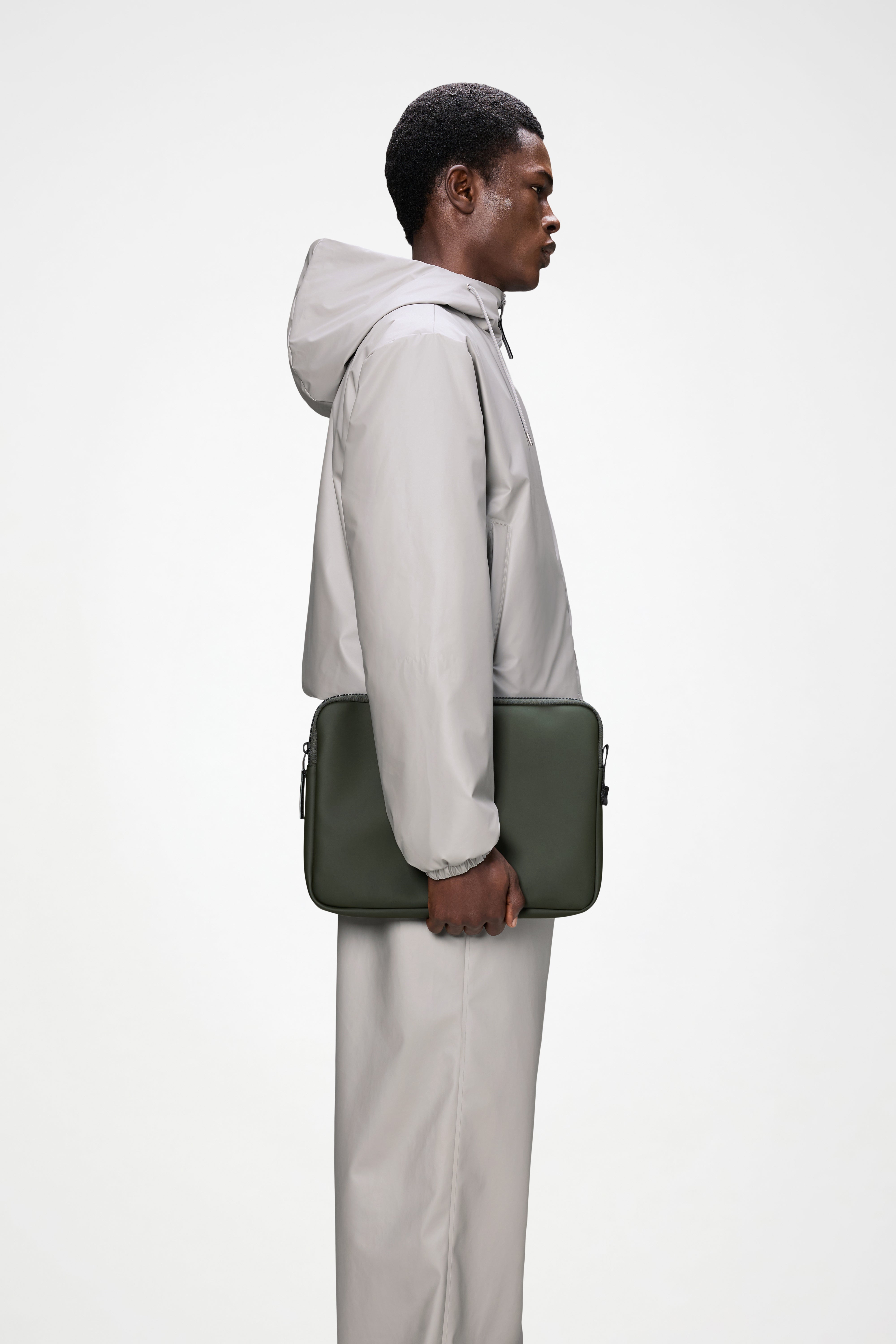 RAINS Trail Laptop Case 13‚Ä≥/14‚Ä≥ Green 2.20L H25 x D2.50 x W35 cm Laptop Case