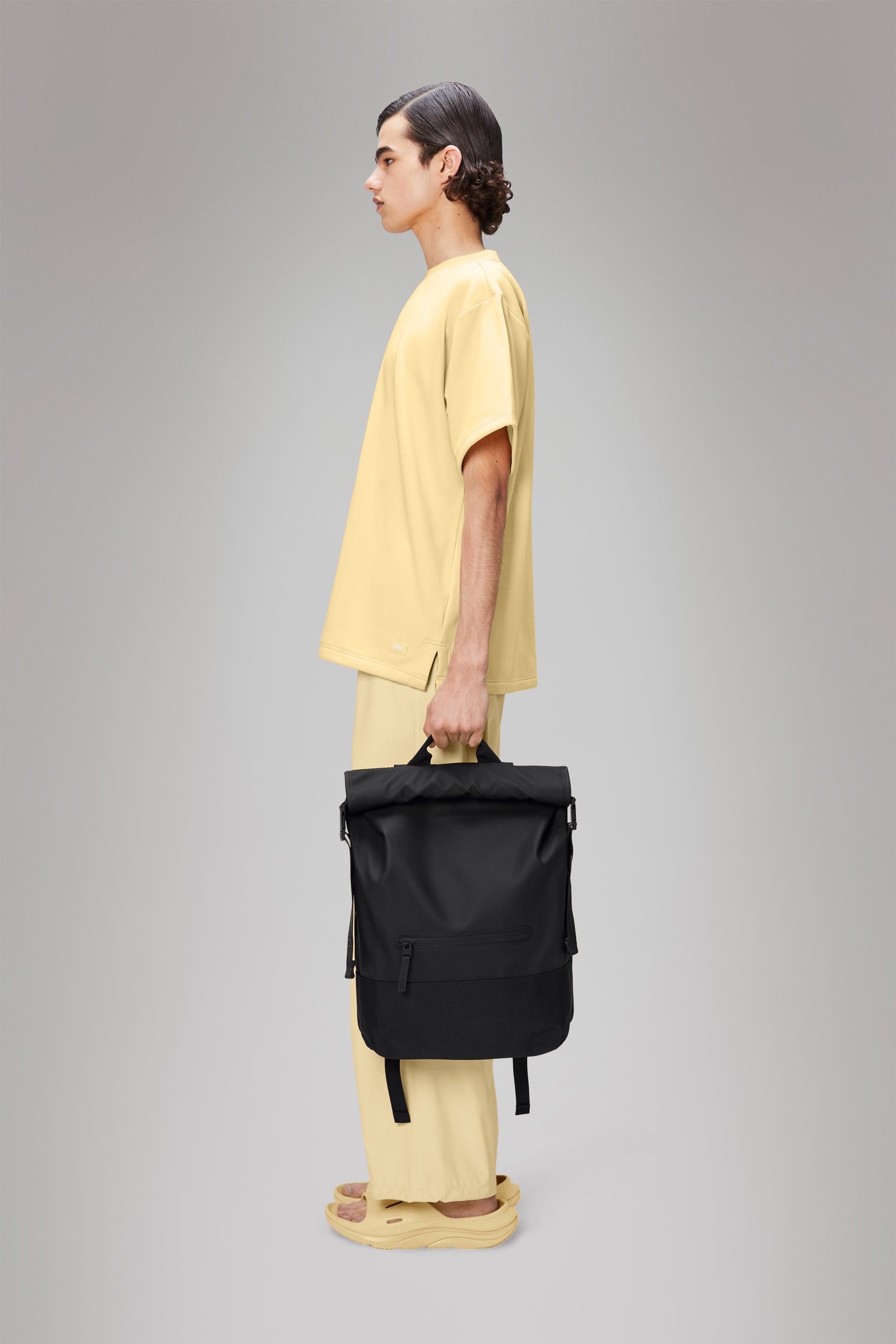 RAINS Trail Rolltop Backpack Black 22L H47 x D13 x W36 cm Backpack