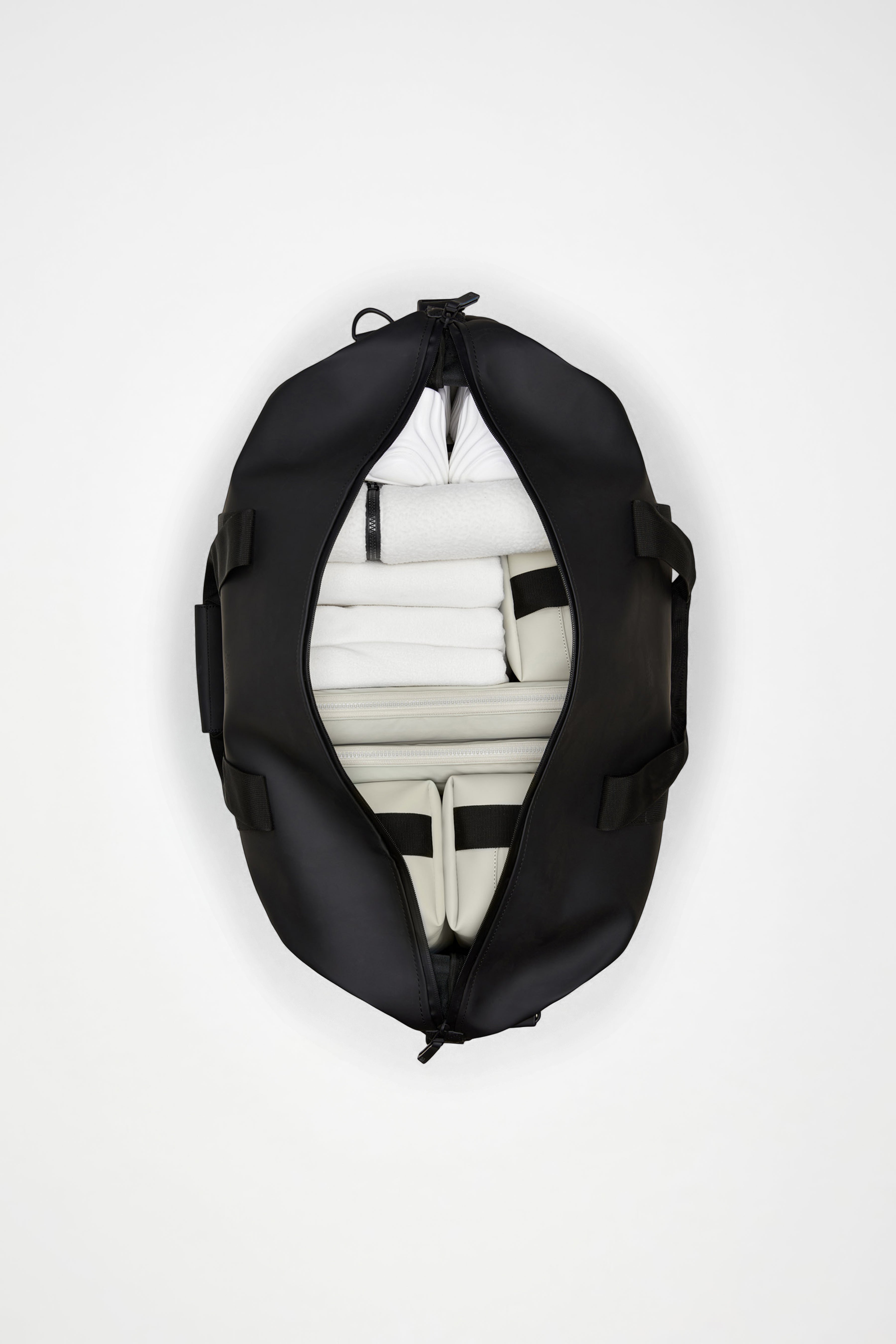 RAINS Hilo Weekend Bag Raven 36L H27 x D26 x W52 cm Weekender