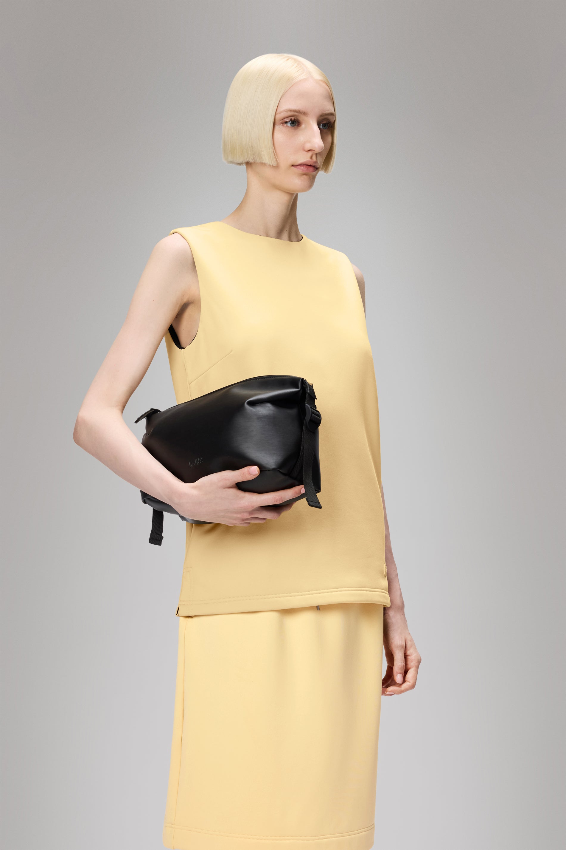 RAINS Hilo Wash Bag Black Grain 4.40L H14 x D12 x W26 cm Washbag