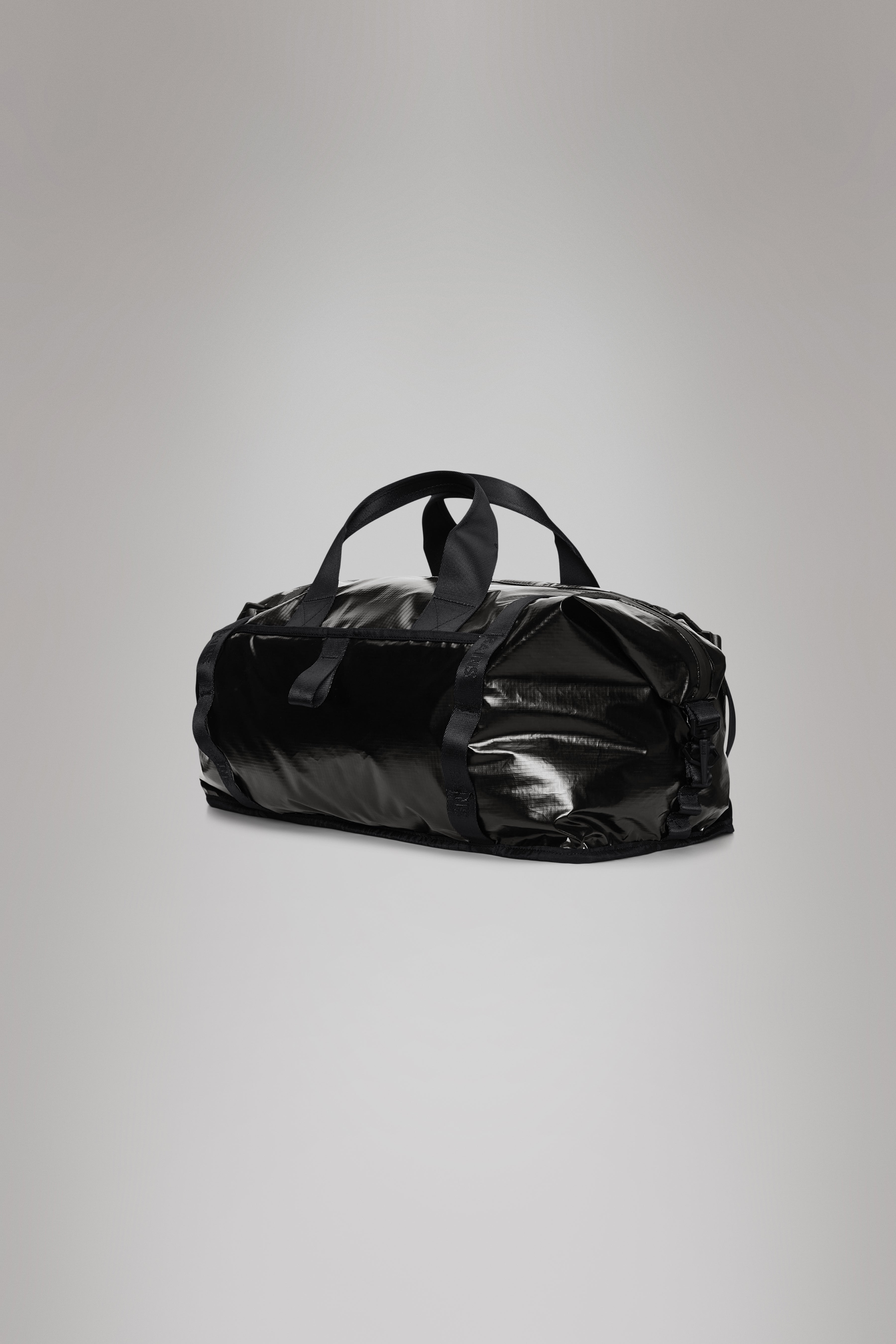 RAINS Sibu Weekend Bag Black 44L H29 x D26 x W58.50 cm Weekender