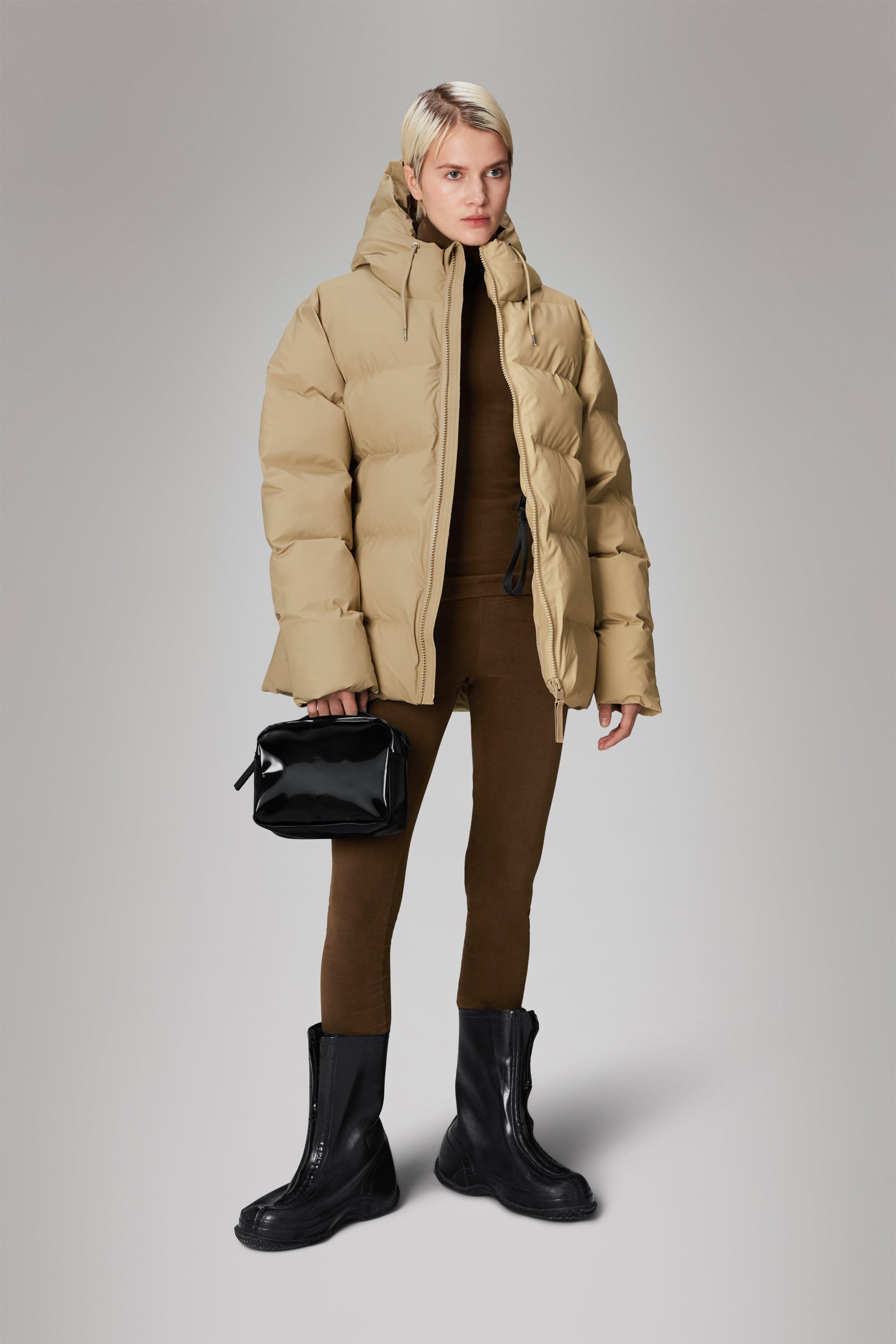 Rains Alta Puffer Jacket Jackets 24 Sand