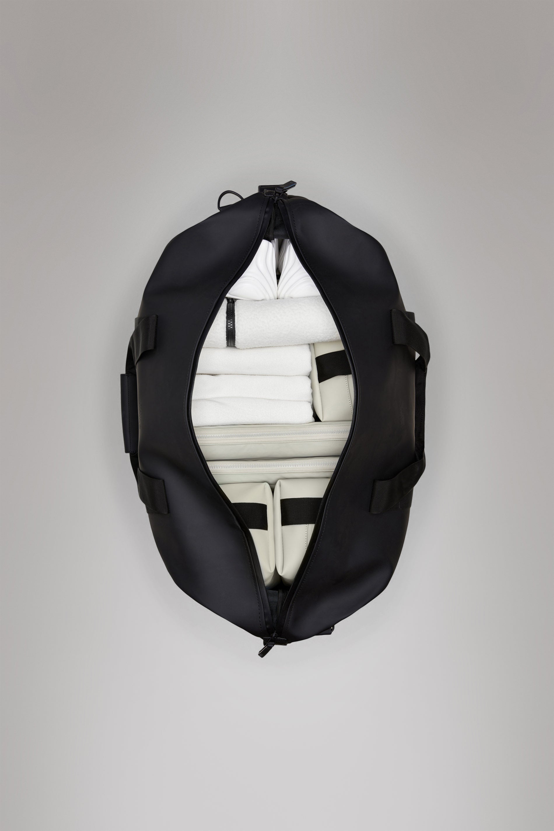 RAINS Hilo Weekend Bag Black Weekender