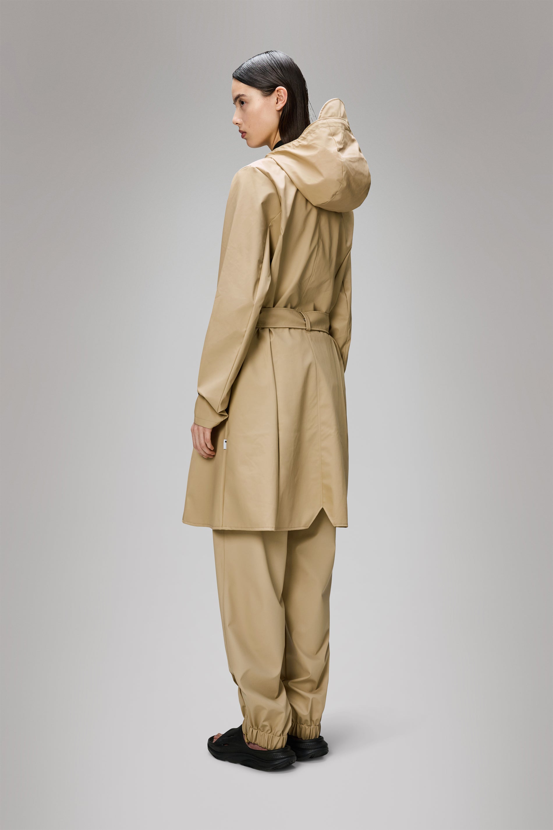 RAINS Curve Long Jacket
 Sand Jacket