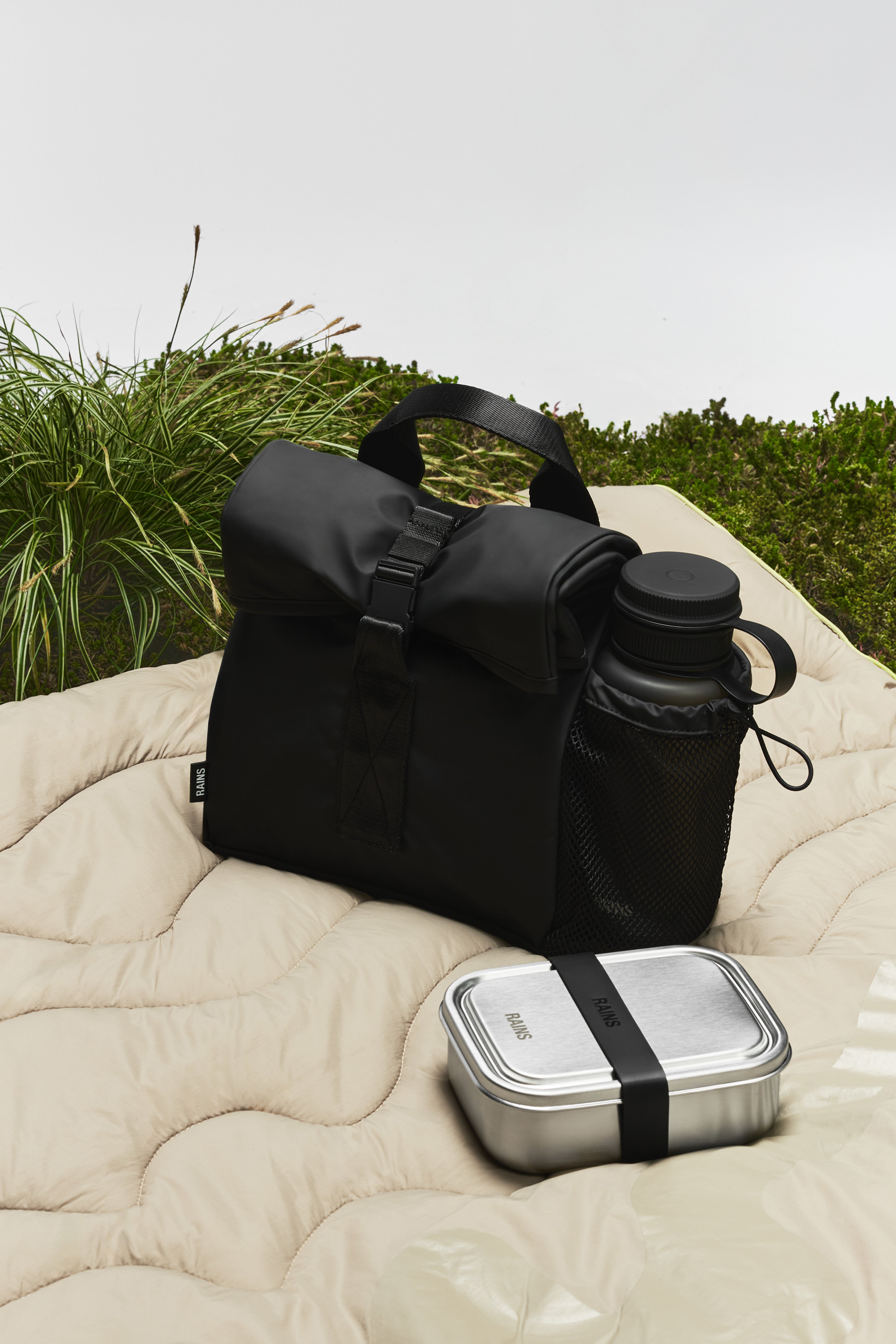 RAINS Lunch Bag Large Black