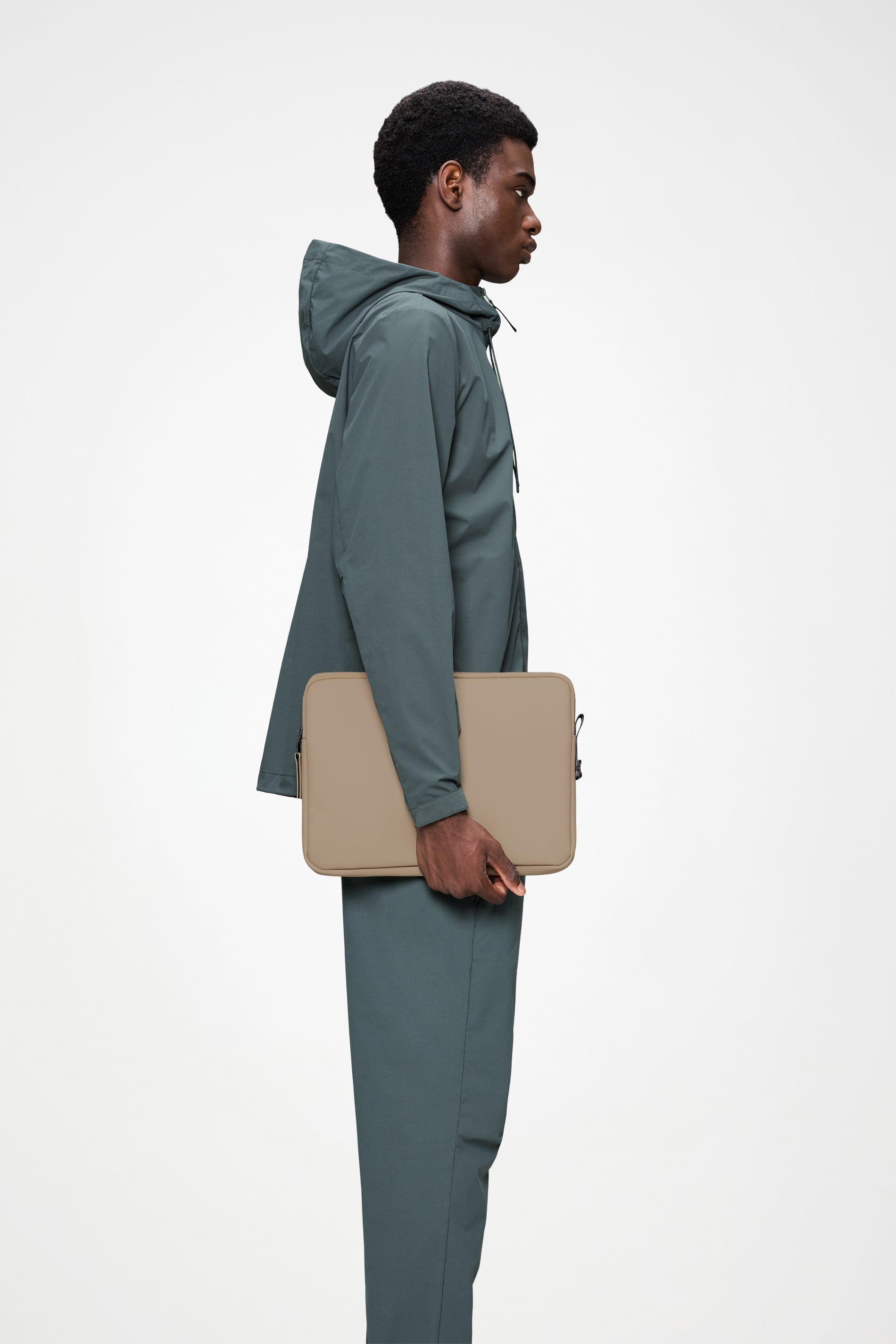 RAINS Trail Laptop Case 13‚Ä≥/14‚Ä≥ Beige 2.20L H25 x D2.50 x W35 cm Laptop Case