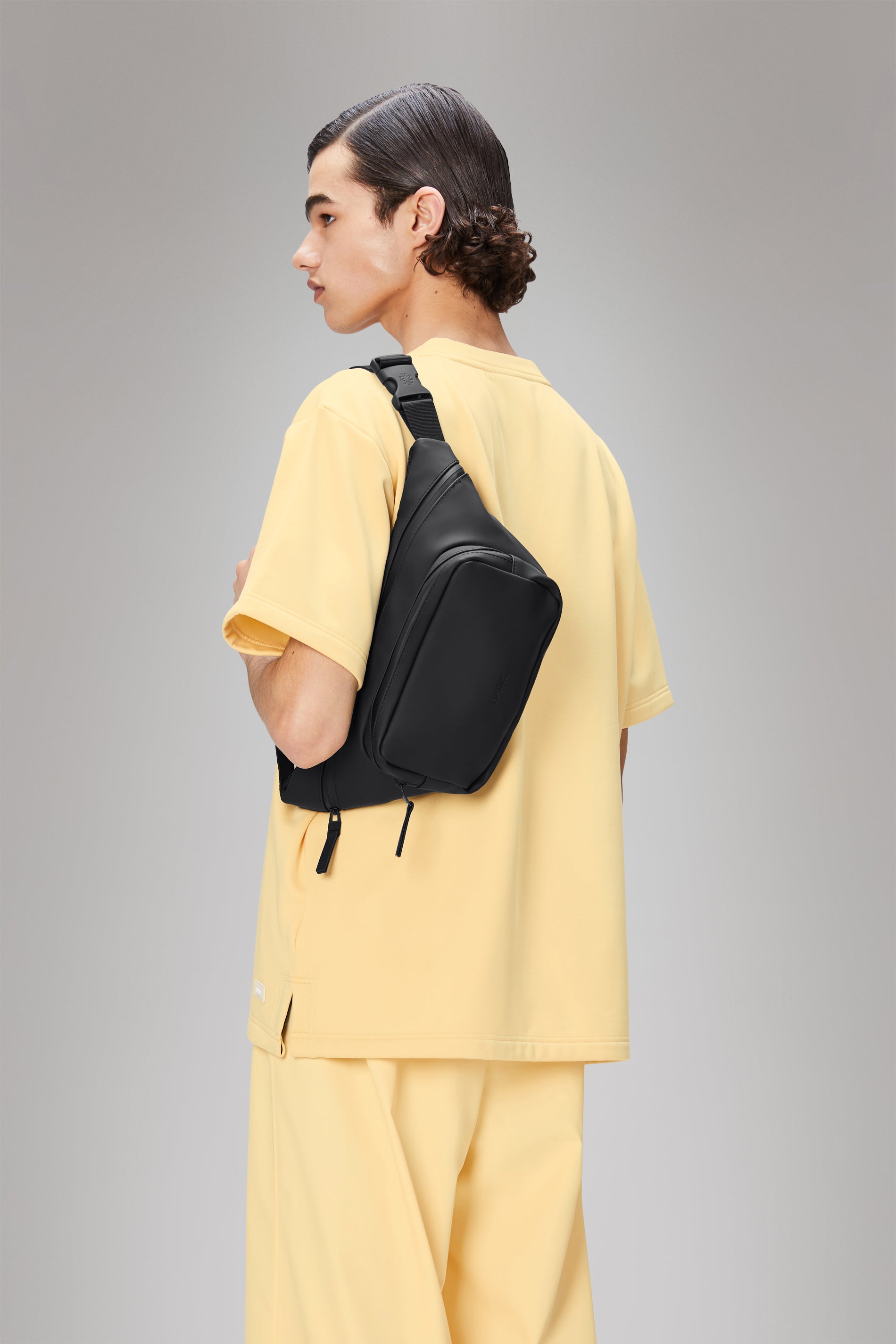 RAINS Bum Bag Black 2.20L H18.50 x D3 x W41 cm Bum bag