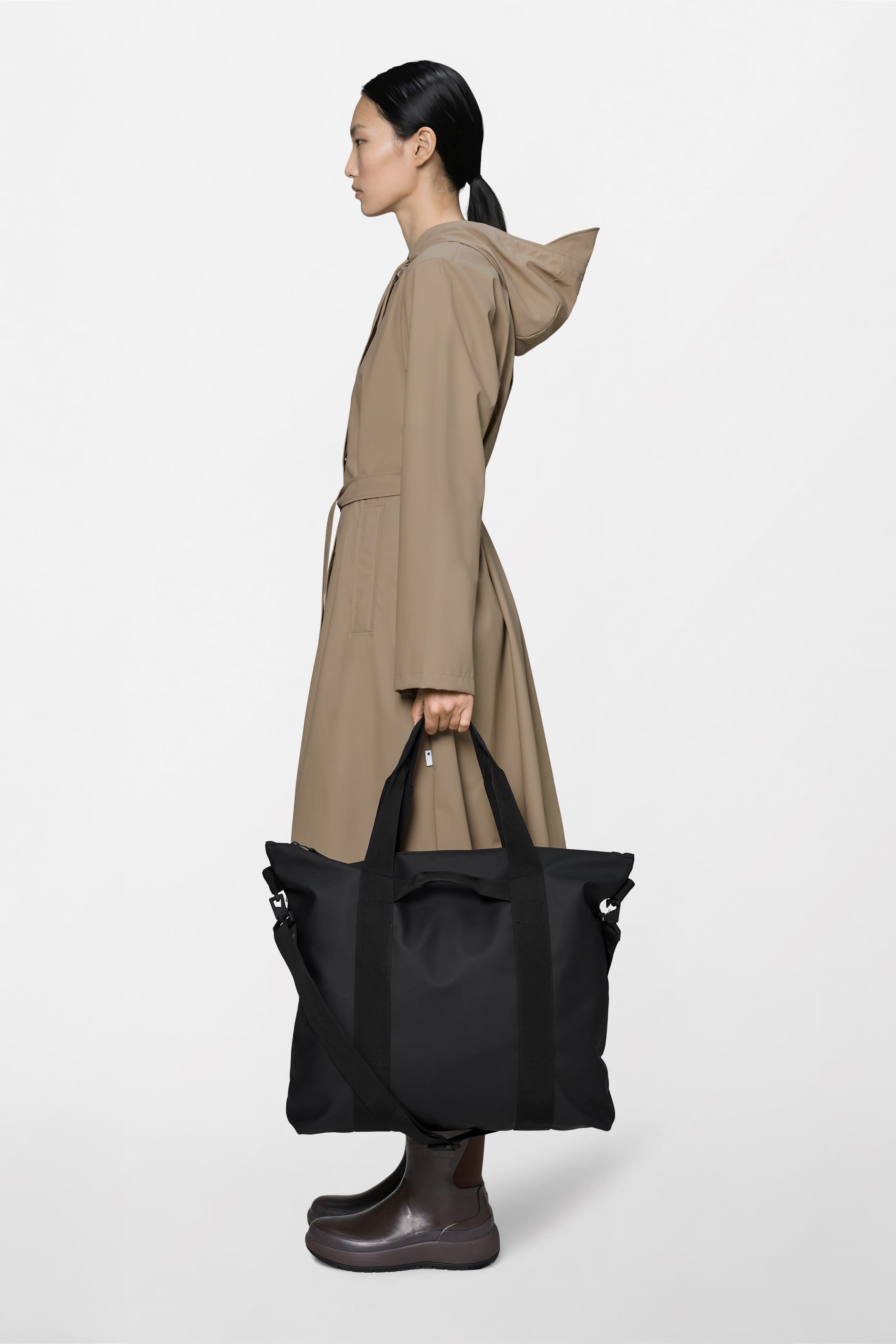 RAINS Tote Bag Black 22L H44 x D11 x W44 cm Tote